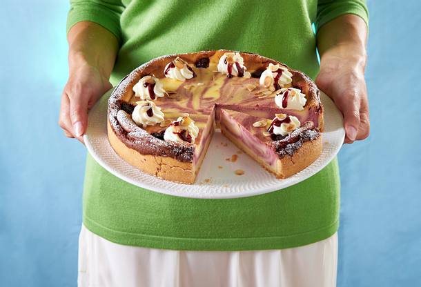 Marmorierter Käsekuchen mit Brombeeren Rezept Marmorierter Käsekuchen mit Brombeeren Rezept