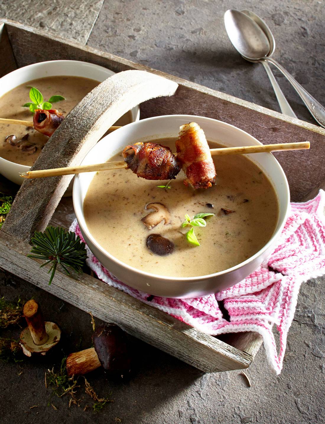 Maronencremesuppe mit Speck-Pflaumen Rezept | LECKER