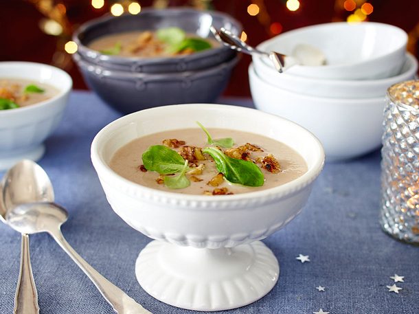 Maronencremesuppe mit Walnüssen Rezept | LECKER