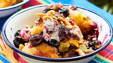 Marshmallow-Schmarrn ganz kaiserlich mit Heidelbeeren Rezept - Foto: LECKER @ Bauer Media Group