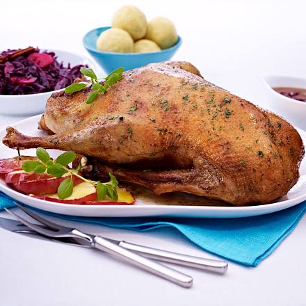 Martinsgans mit Rotkohl und Klößen Rezept Martinsgans mit Rotkohl und Klößen Rezept