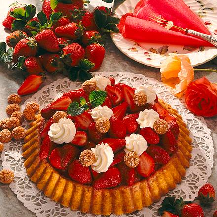 Marzipan-Erdbeerkuchen mit Mandelpudding Rezept
