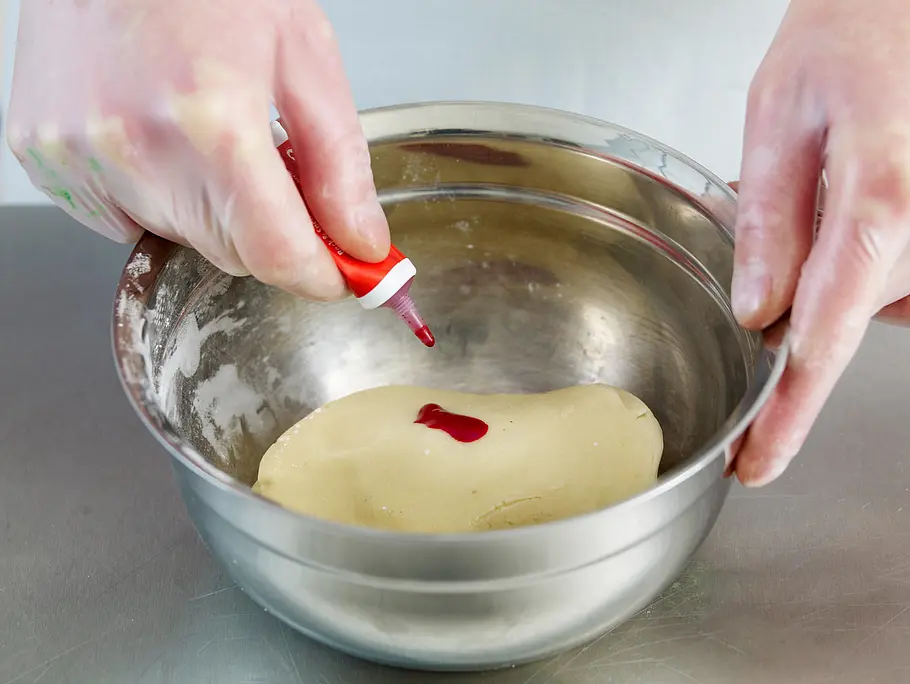 Marzipan färben