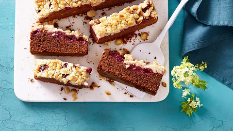 Marzipan-Kirsch-Streusel Rezept - Foto: House of Food / Bauer Food Experts KG