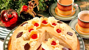 Marzipan-Kirsch-Torte Rezept - Foto: LECKER @ Bauer Media Group Marzipan-Kirsch-Torte Rezept - Foto: LECKER @ Bauer Media Group
