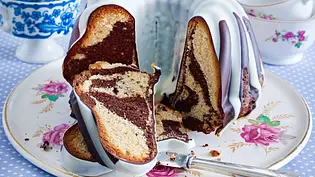 Marzipan-Marmorkuchen Rezept - Foto: LECKER @ Bauer Media Group Marzipan-Marmorkuchen Rezept - Foto: LECKER @ Bauer Media Group