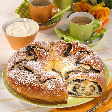 Marzipan-Mohn-Kranz Rezept Marzipan-Mohn-Kranz Rezept