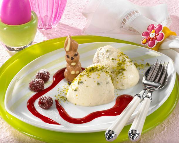 Marzipan-Nocken mit Himbeeren Rezept Marzipan-Nocken mit Himbeeren Rezept