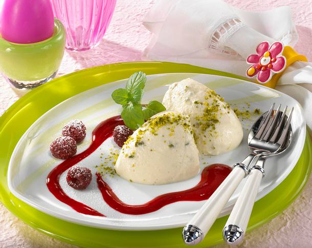 Marzipan-Nocken mit Himbeeren Rezept Marzipan-Nocken mit Himbeeren Rezept