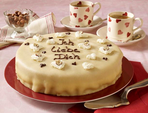 Marzipan-Nusstorte zum Valentinstag Rezept Marzipan-Nusstorte zum Valentinstag Rezept