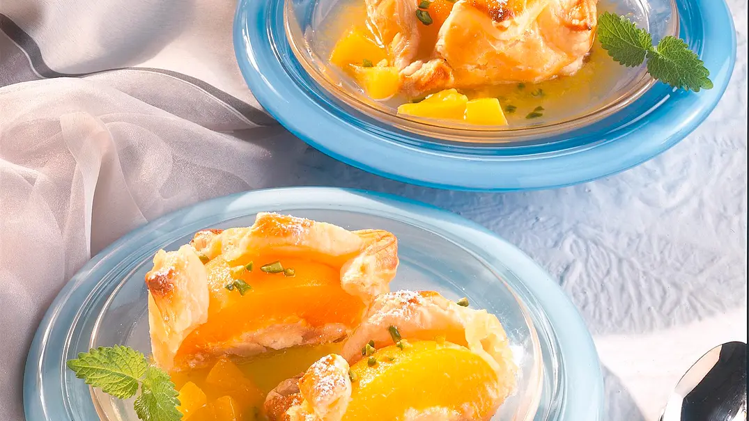 Marzipan-Pfirsich in Blätterteig Rezept - Foto: LECKER @ Bauer Media Group Marzipan-Pfirsich in Blätterteig Rezept - Foto: LECKER @ Bauer Media Group