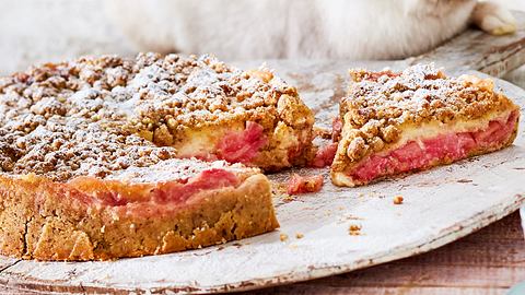 Marzipan-Rhabarber-Kuchen Rezept - Foto: House of Food / Bauer Food Experts KG