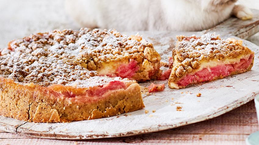 Marzipan-Rhabarber-Kuchen Rezept - Foto: House of Food / Bauer Food Experts KG