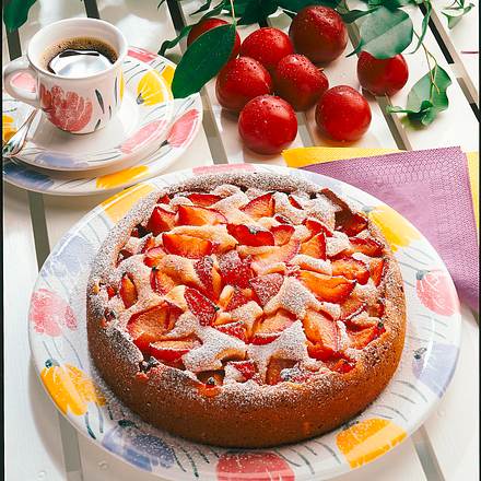 Marzipan-Rührkuchen mit Pflaumen Rezept