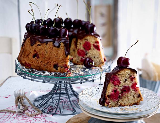 Marzipan-Stracciatella-Kirschkuchen Rezept