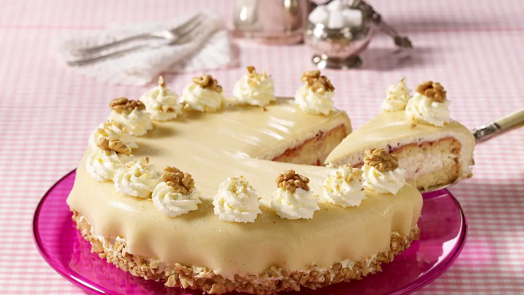 Marzipan-Torte mit Nuss-Sahne Rezept - Foto: LECKER @ Bauer Media Group