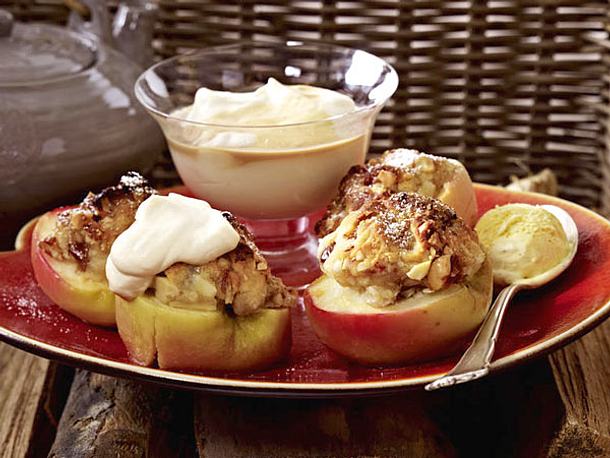 Marzipanbratäpfel mit Baileys-Sahne Rezept
