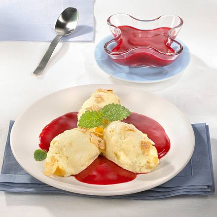 Marzipanmousse auf Himbeerpüree Rezept Marzipanmousse auf Himbeerpüree Rezept