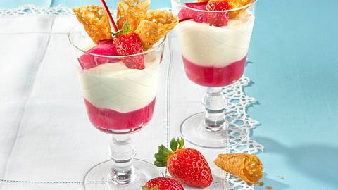 Mascarpone-Creme auf Rhabarber-Erdbeer-Kompott Rezept - Foto: Först, Thomas