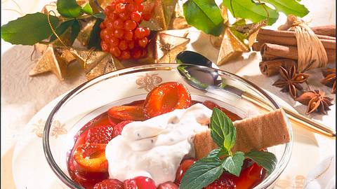 Mascarpone-Creme mit Rumtopffrüchten Rezept - Foto: Maass