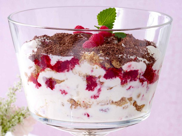 Mascarpone-Himbeer-Creme mit Amarettini Rezept | LECKER