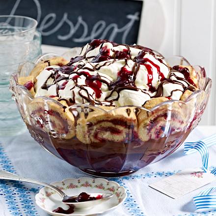 Mascarpone-Schoko-Charlotte mit Amarettokirschen Rezept Mascarpone-Schoko-Charlotte mit Amarettokirschen Rezept