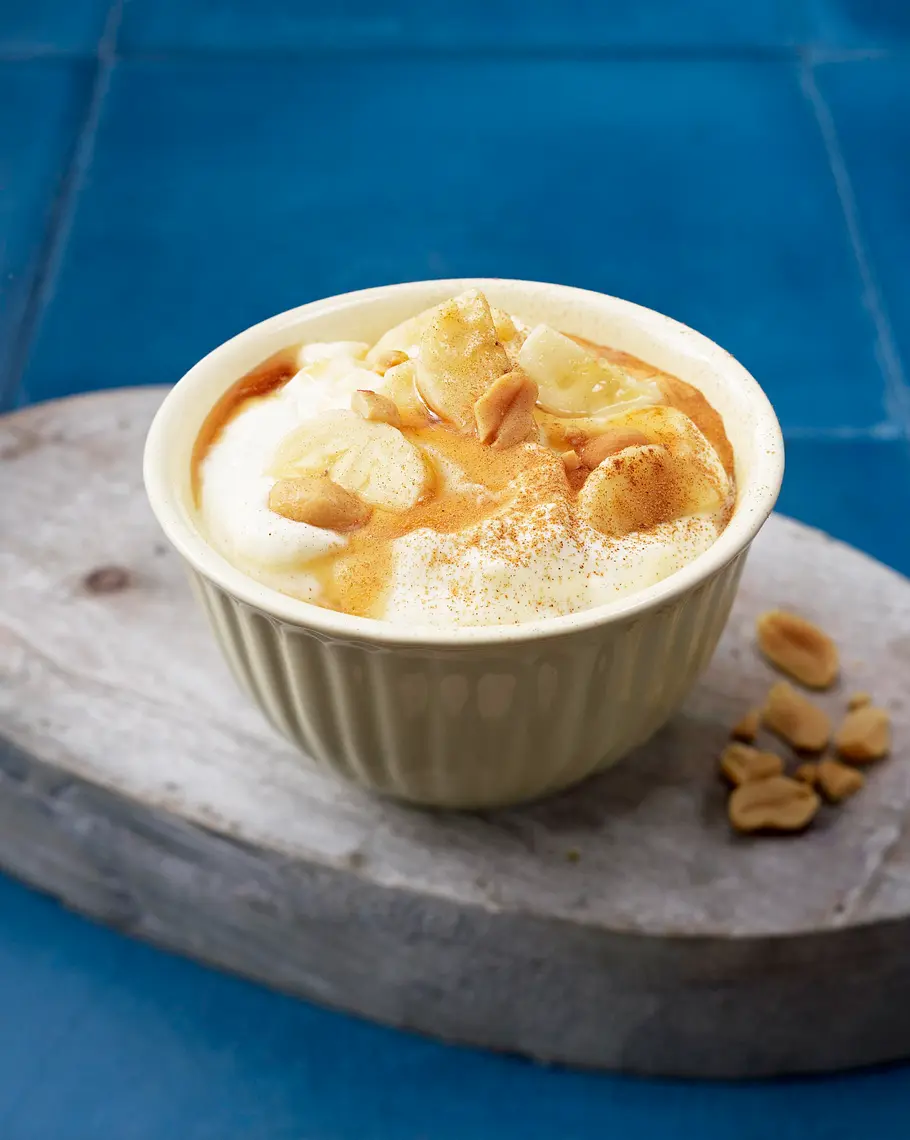 Mascarponecreme mit Bananen, Honig, Zimt und Erdnüssen Rezept Mascarponecreme mit Bananen, Honig, Zimt und Erdnüssen Rezept