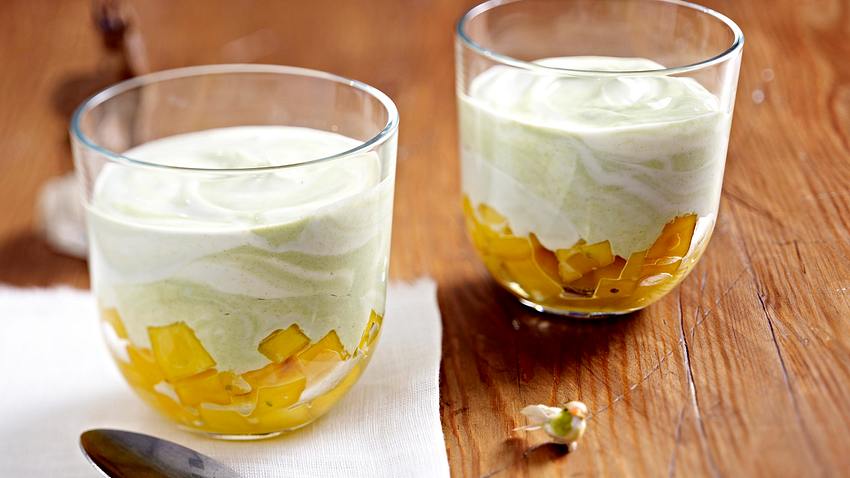 Matcha-Joghurt auf Mangosalat Rezept - Foto: House of Food / Bauer Food Experts KG