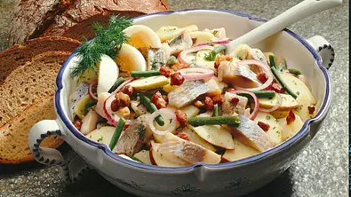 Matjes-Kartoffelsalat Rezept - Foto: LECKER @ Bauer Media Group
