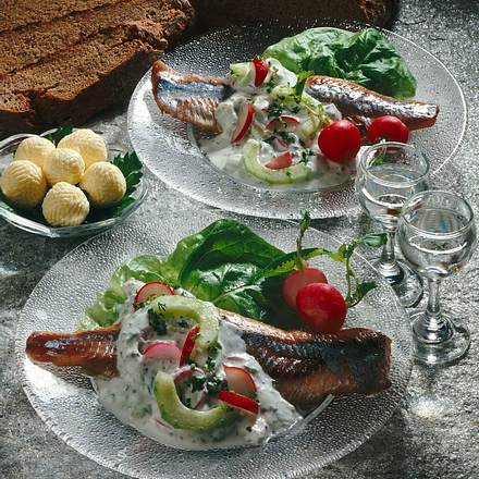 Matjes mit Frühlings-Remoulade Rezept Matjes mit Frühlings-Remoulade Rezept