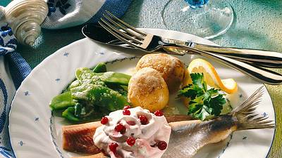Matjes mit Preiselbeersahne Rezept - Foto: Neckermann