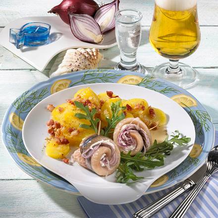 Matjes-Röllchen mit Kartoffelsalat Rezept Matjes-Röllchen mit Kartoffelsalat Rezept