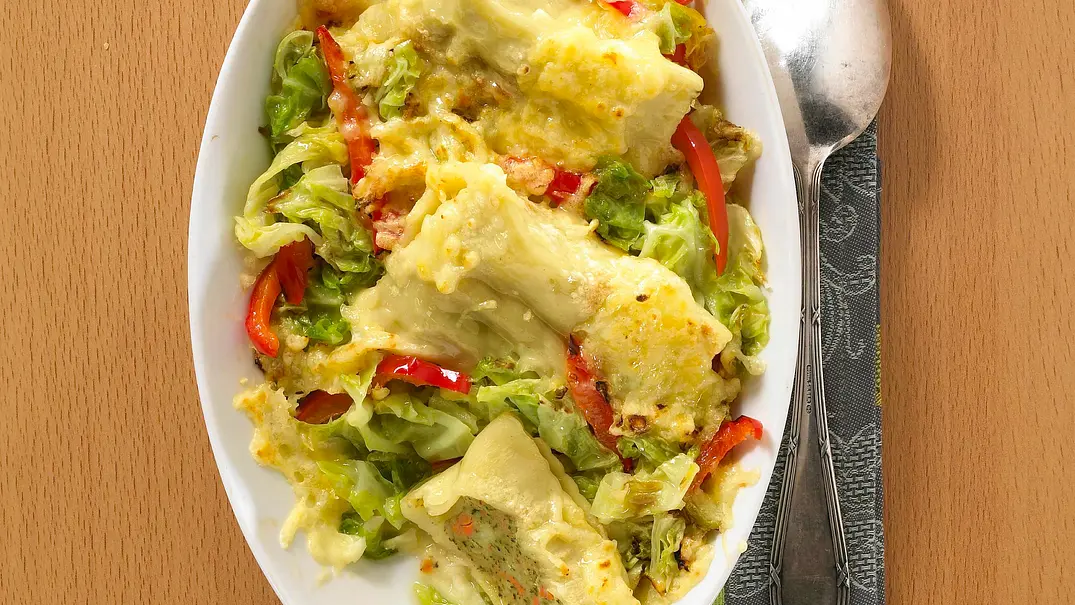 Maultaschen-Gratin mit Wirsinggemüse und Paprika Rezept - Foto: LECKER @ Bauer Media Group