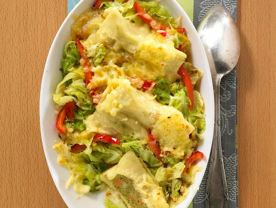 Maultaschen-Gratin mit Wirsinggemüse und Paprika Rezept Maultaschen-Gratin mit Wirsinggemüse und Paprika Rezept
