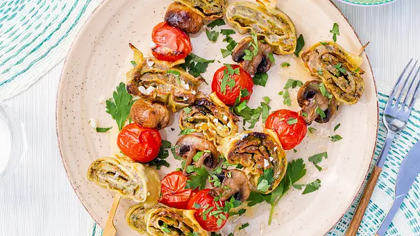 Maultaschen-Knobi-Spieße Rezept - Foto: ShowHeroes für LECKER @ Bauer Media Group Maultaschen-Knobi-Spieße Rezept - Foto: ShowHeroes für LECKER @ Bauer Media Group