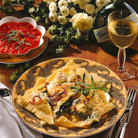 Maultaschen mit Tomaten-Estragonsoße Rezept Maultaschen mit Tomaten-Estragonsoße Rezept