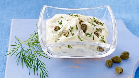 Mayonnaise mit Dill, Kapern und Limettenschale Rezept - Foto: House of Food / Bauer Food Experts KG