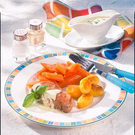Medaillons in Basilikum-Soße mit Möhren Rezept Medaillons in Basilikum-Soße mit Möhren Rezept