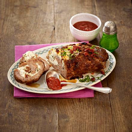 Mediterrane Hackrolle mit Tomatensoße Rezept