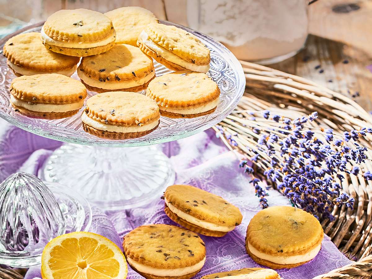 Mediterrane Lavendelkekse mit Zitronencreme Rezept