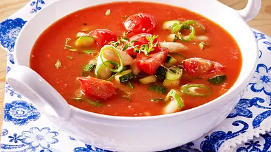 Mediterrane Tomatensuppe Rezept - Foto: LECKER @ Bauer Media Group