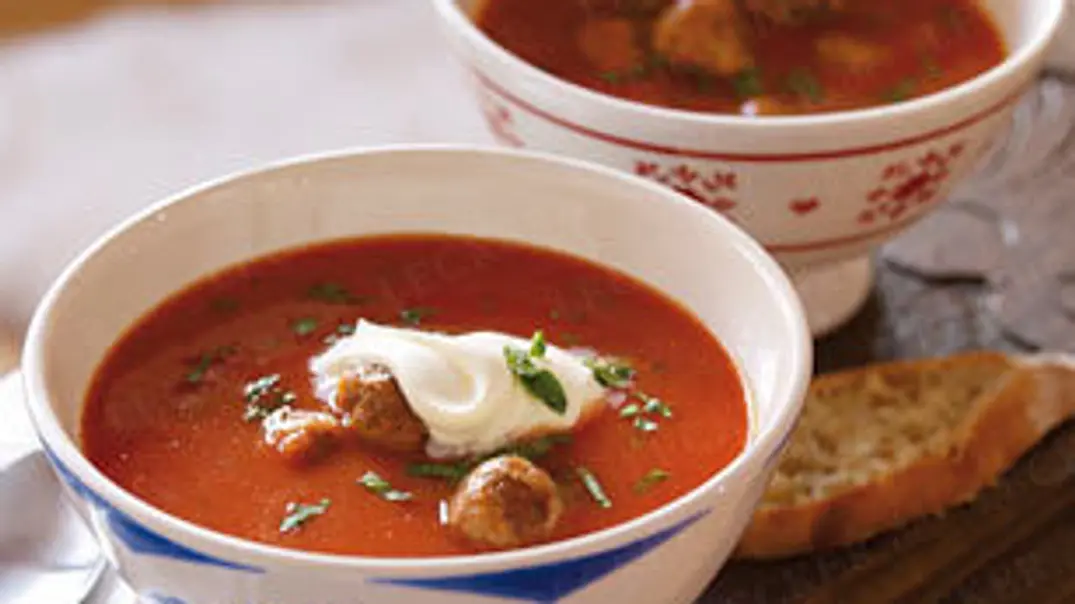 Mediterrane Tomatensuppe mit Hackbällchen Rezept - Foto: LECKER @ Bauer Media Group Mediterrane Tomatensuppe mit Hackbällchen Rezept - Foto: LECKER @ Bauer Media Group
