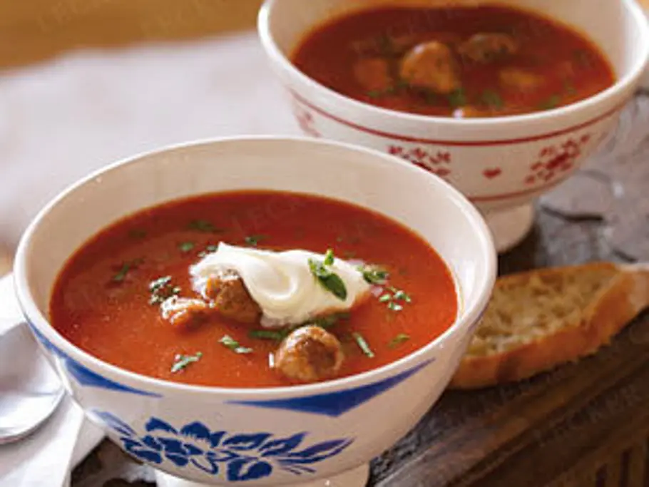 Mediterrane Tomatensuppe mit Hackbällchen Rezept | LECKER