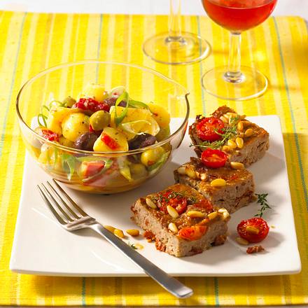 Mediterraner Kartoffelsalat mit Hackwürfeln Rezept Mediterraner Kartoffelsalat mit Hackwürfeln Rezept