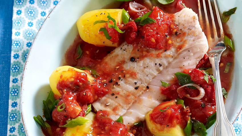Mediterranes Fischfilet auf Tomatenragout Rezept - Foto: House of Food / Bauer Food Experts KG