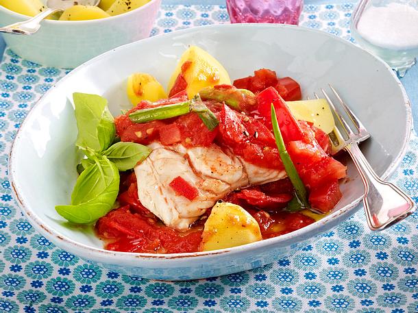 Mediterranes Fischfilet auf Tomatenragout Rezept Mediterranes Fischfilet auf Tomatenragout Rezept