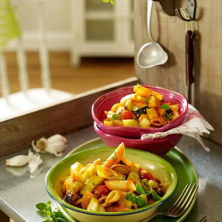 Mediterranes Schmorgurken-Ragout mit Nudeln Rezept