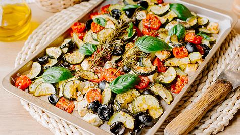 Mediterranes Zucchinigemüse aus dem Ofen Rezept - Foto: House of Food / Bauer Food Experts KG