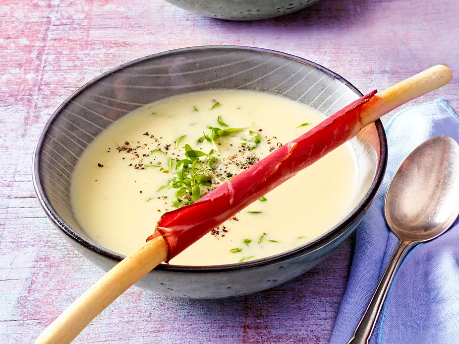 Meerrettich-Kartoffelsuppe mit Grissini Rezept Meerrettich-Kartoffelsuppe mit Grissini Rezept