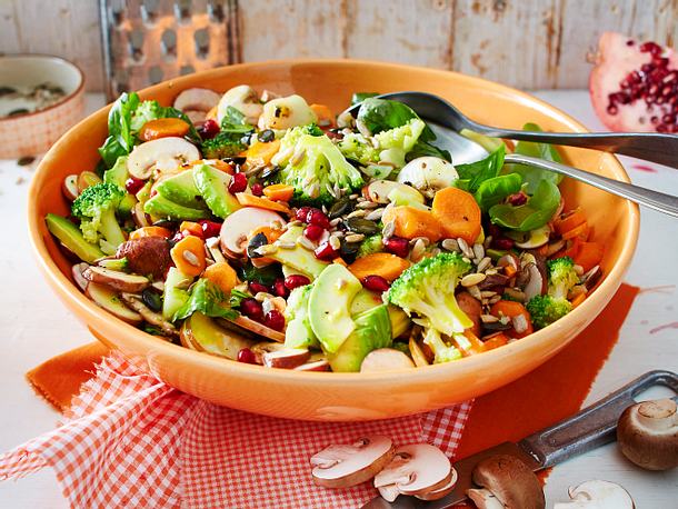Mega Powersalat mit Sonnenblumenkernen Rezept Mega Powersalat mit Sonnenblumenkernen Rezept